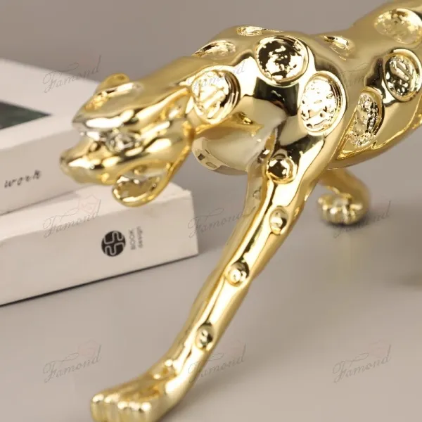 Dynamic Golden Cheetah Sculpture – Striking Metallic Hunting Predator Home Decor