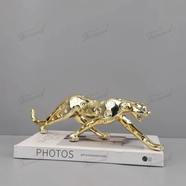 Dynamic Golden Cheetah Sculpture – Striking Metallic Hunting Predator Home Decor