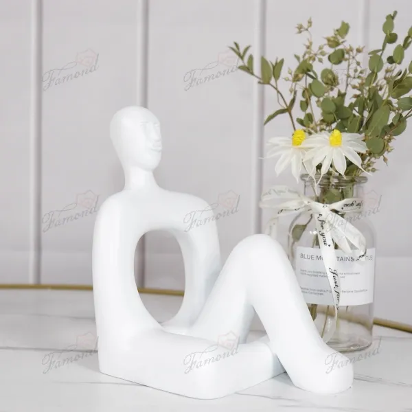 Abstract Resin Seated Figure Monochrome Minimalist Desk Decor Eco-friendly GRS Material