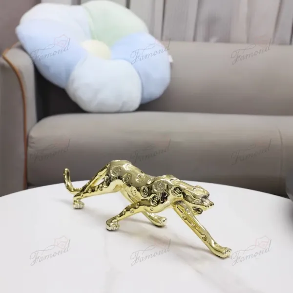 Dynamic Golden Cheetah Sculpture – Striking Metallic Hunting Predator Home Decor