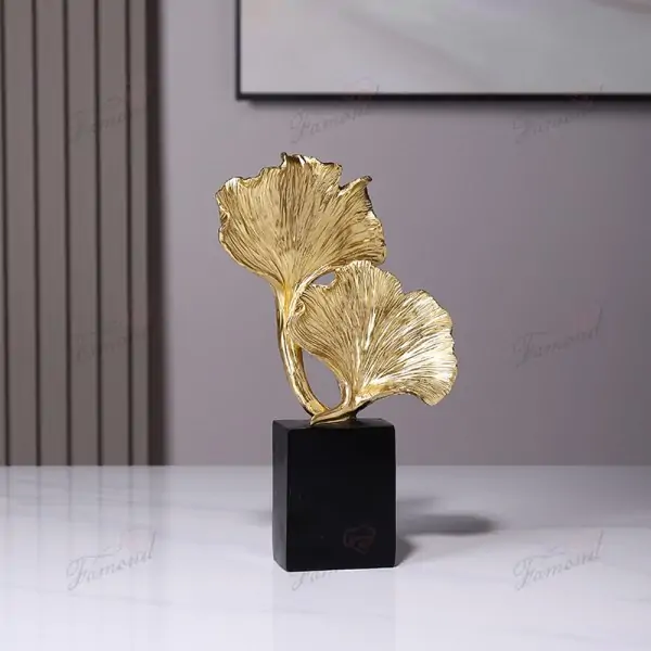 Golden Ginkgo Biloba Leaf Home Decoration Black Square Base Resin Handicraft Lucky Charm