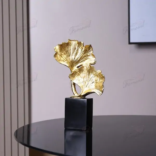 Golden Ginkgo Biloba Leaf Home Decoration Black Square Base Resin Handicraft Lucky Charm