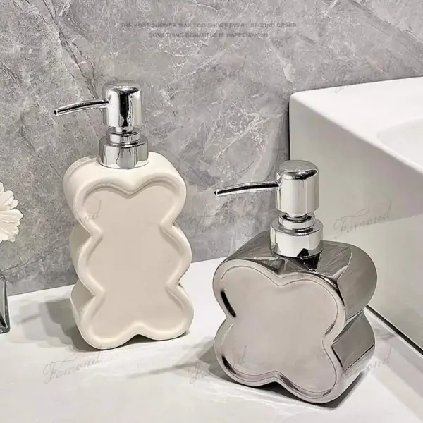 Lucky Four-Leaf Clover Shaped Large Capacity Liquid Dispenser Bottle - Customizable Bathroom Set in Various Colors