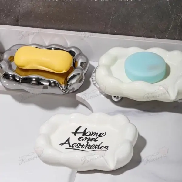 Cloud-Shaped Soap Dish with Drainage Slope Cute and Fresh Bathroom Accessory for Girls INS Style Decor